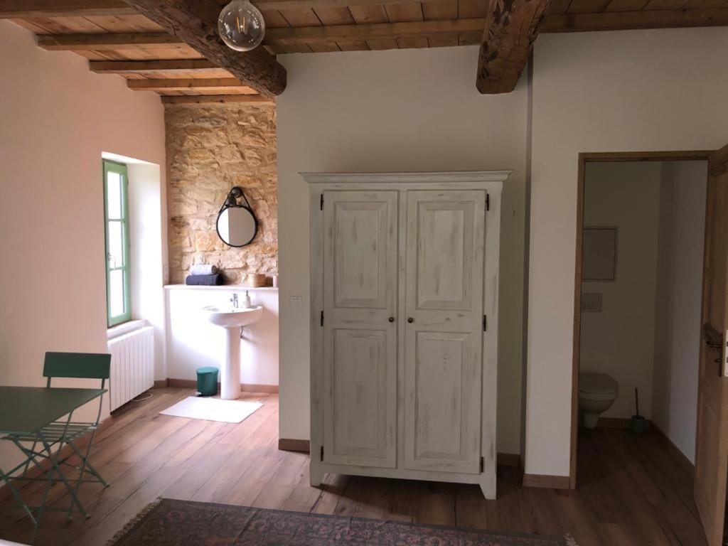 Chambre Du Tilleul - Charme, Confort Et Piscine Sigonce Luaran gambar