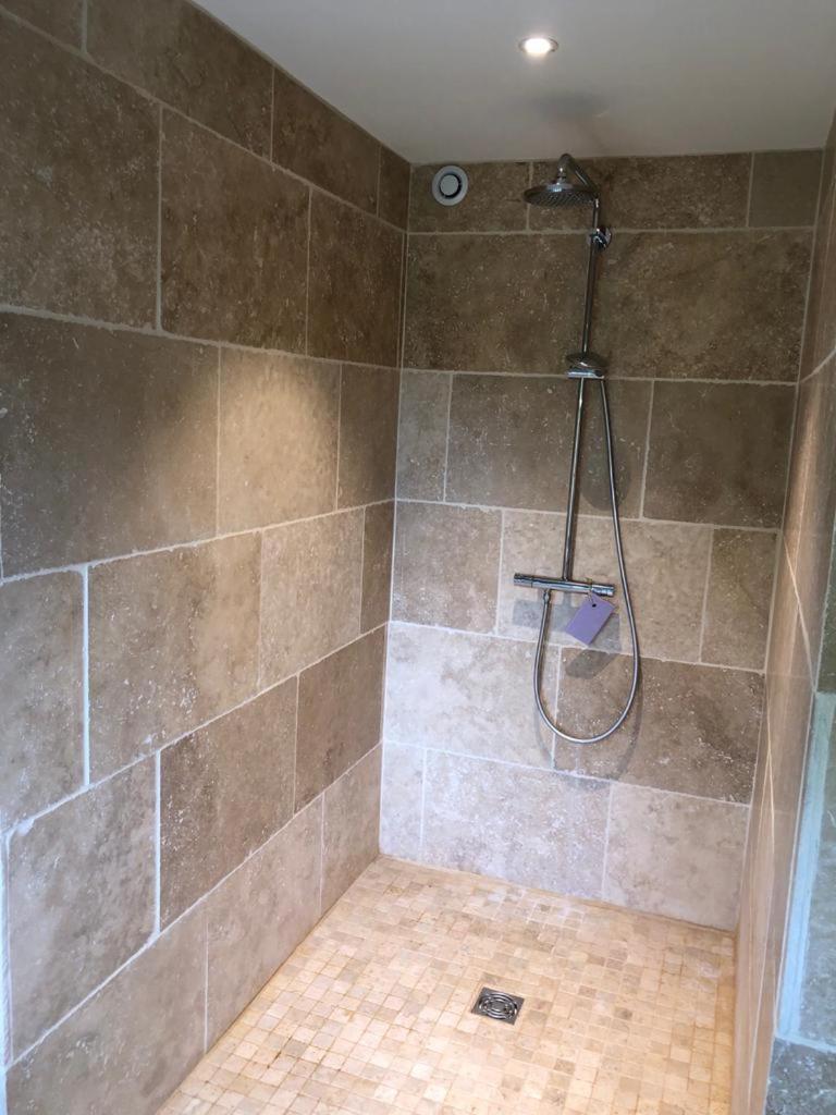 Chambre Du Tilleul - Charme, Confort Et Piscine Sigonce Luaran gambar